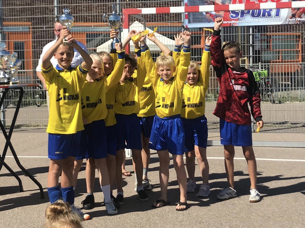 Grote inzet tijdens Schoolhandbaltoernooi