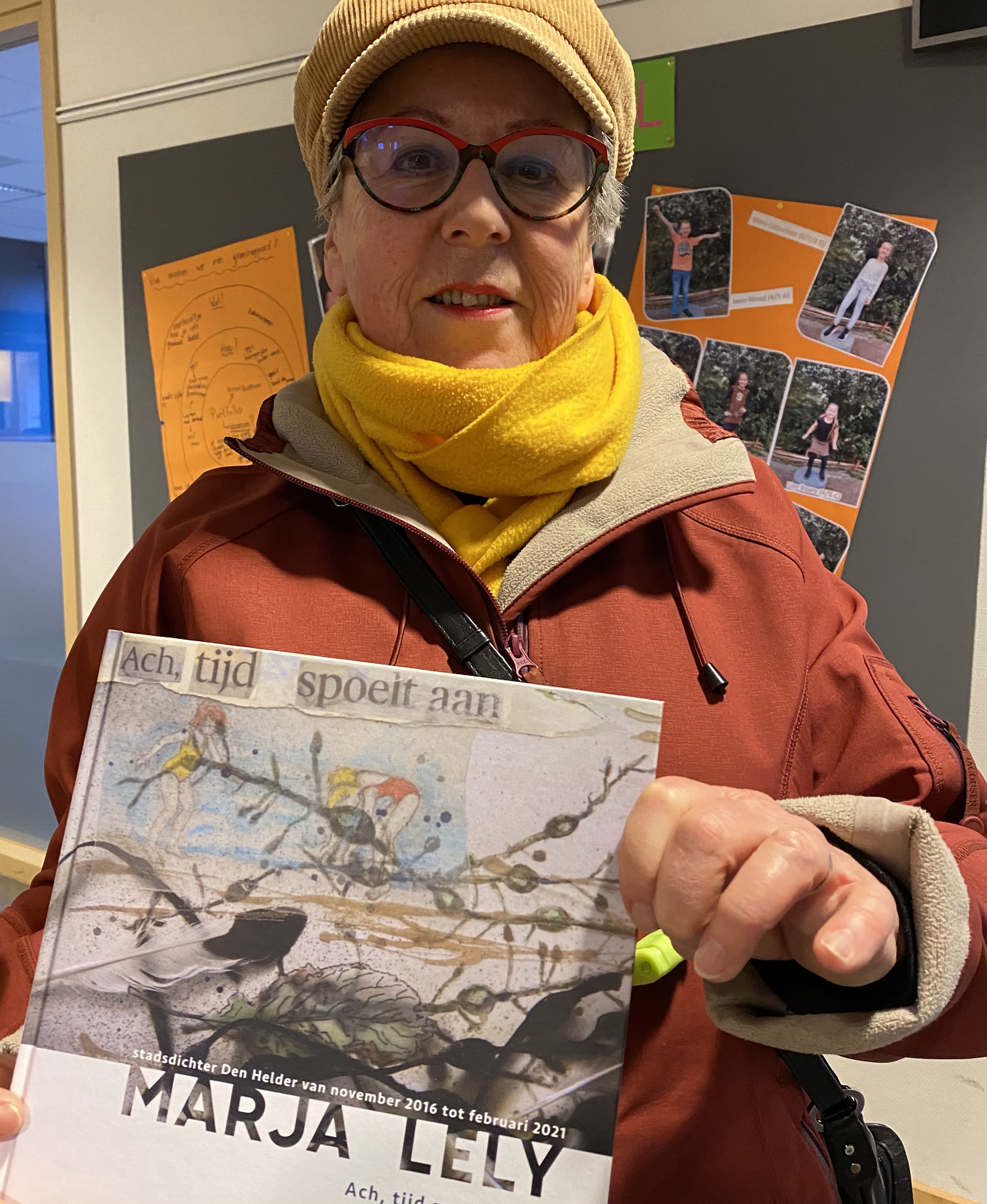 Dichtbundel ‘Ach, tijd spoelt aan’ 