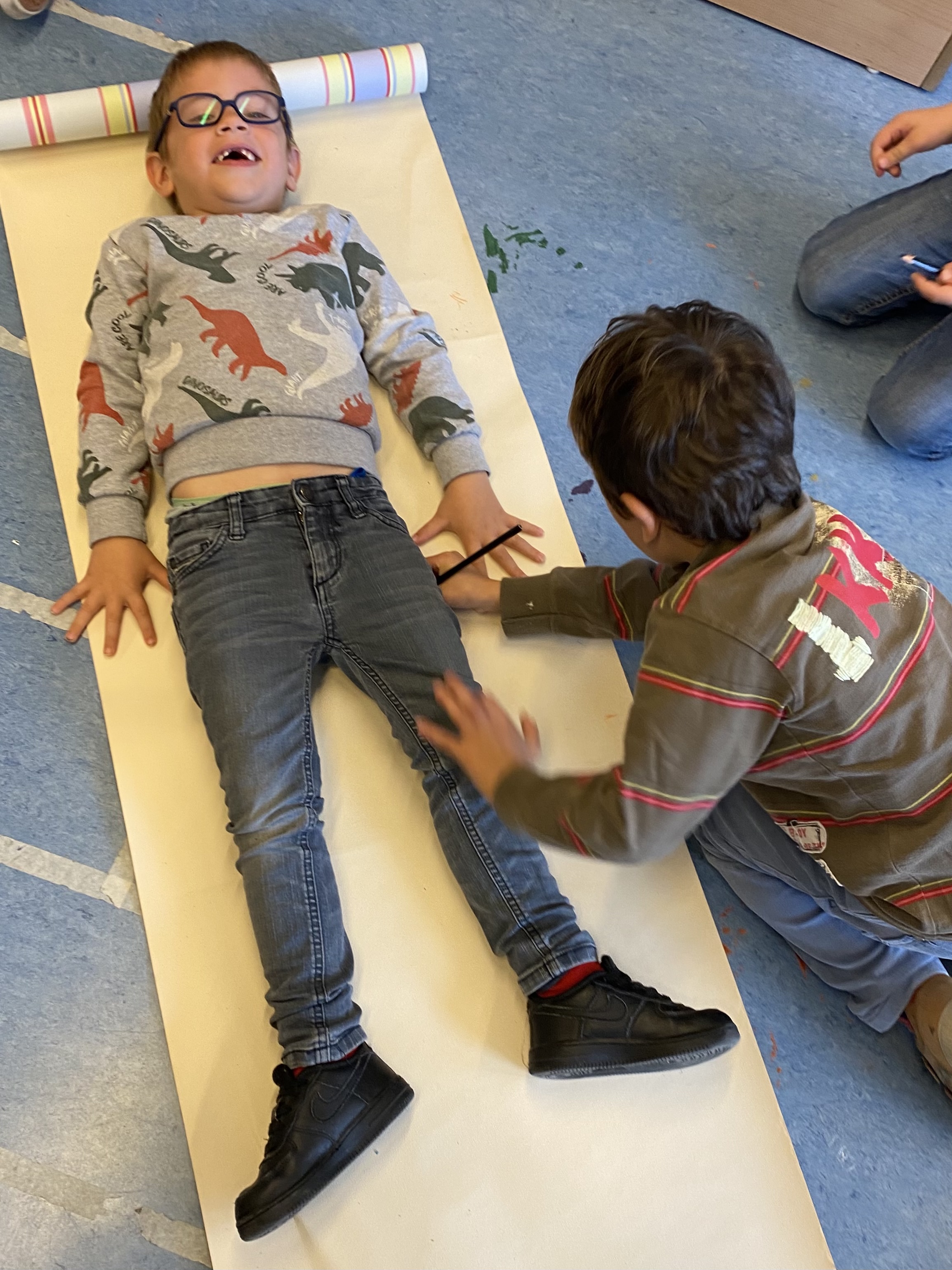 Lerend spelen: 'Welke woorden horen bij agent en boef?'