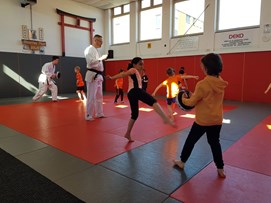 Verrekijker en Windwijzer genieten van Koningsspelen 