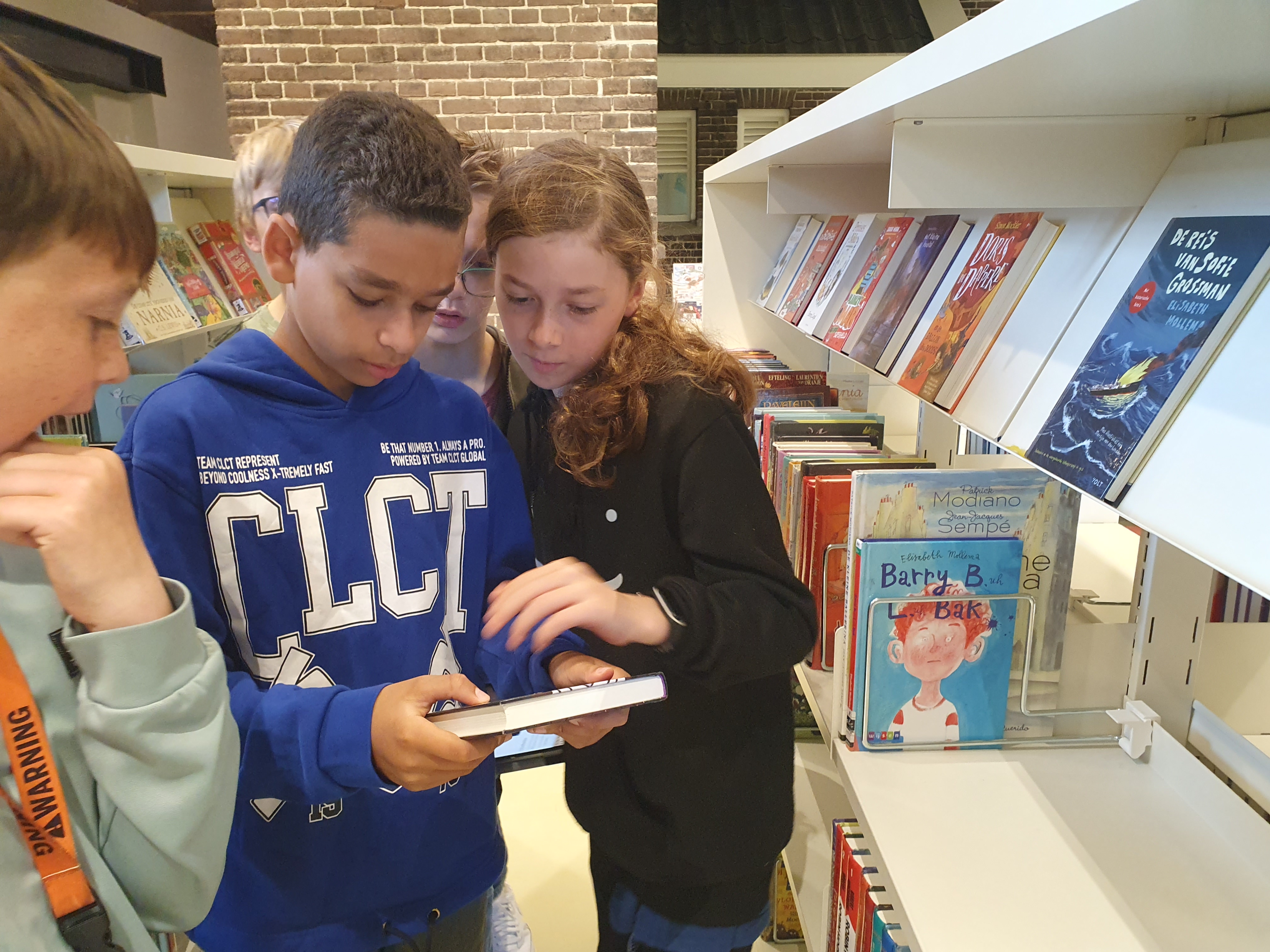 Leerjaar 8 lost het mysterie in de bieb op!