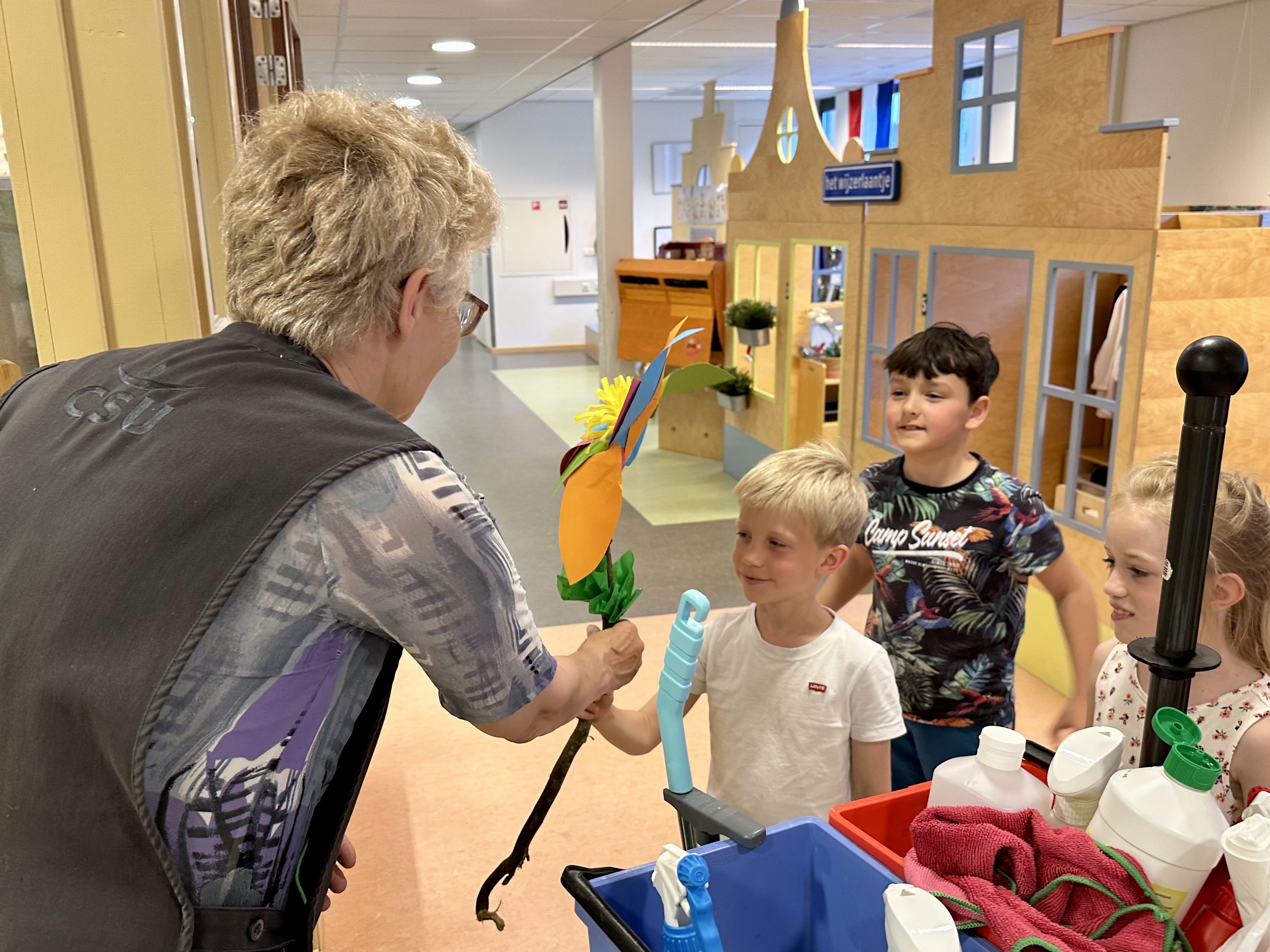 Leerlingen zetten schoonmakers in het zonnetje! 