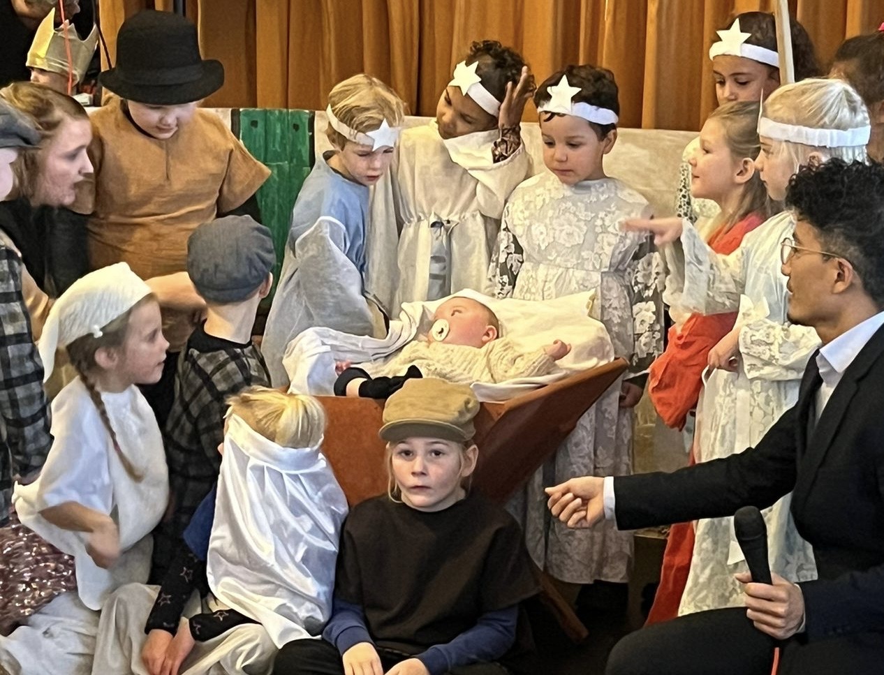 Onderbouw speelt kerstverhaal voor ouderen 