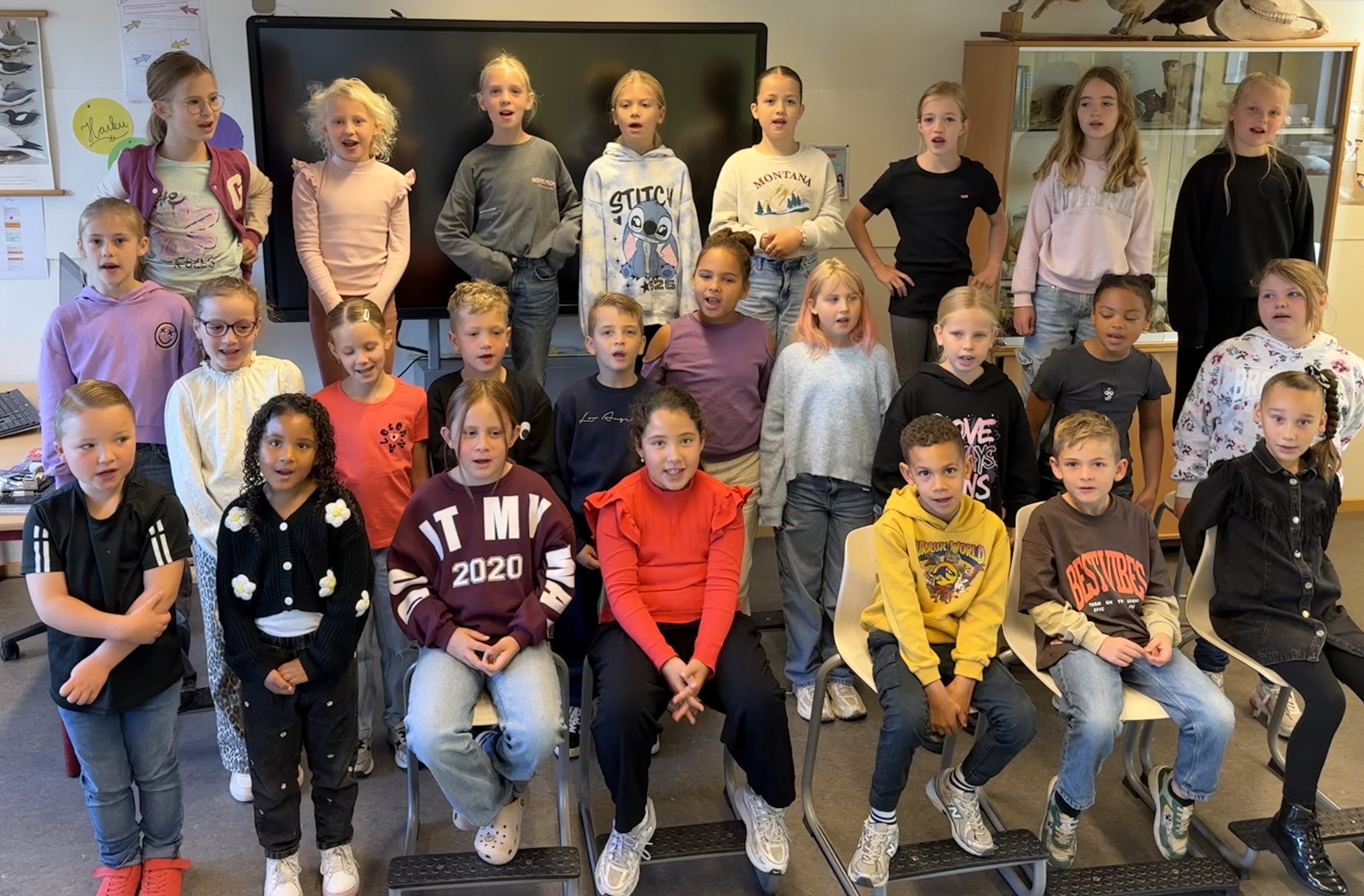 Het schoolkoor zingt met een doel voor ogen